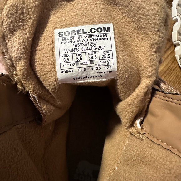 Sorel Winter Boots - Picture 8 of 10